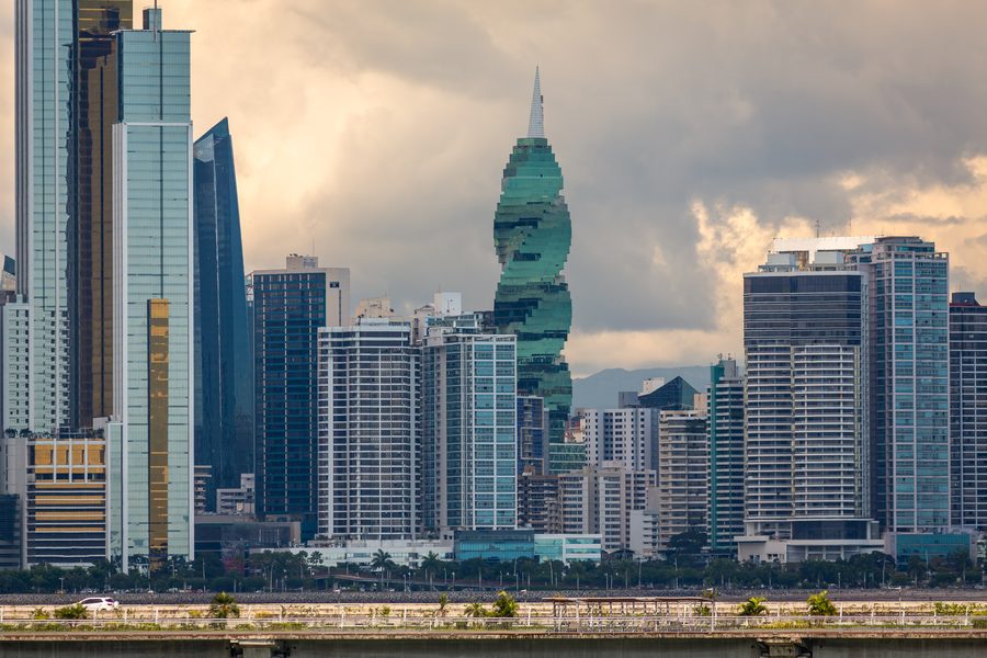 The Tornillo tower and the financial district